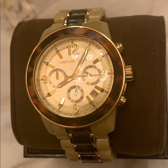 Michael Kors Tortoise Watch - Picture 1 of 3